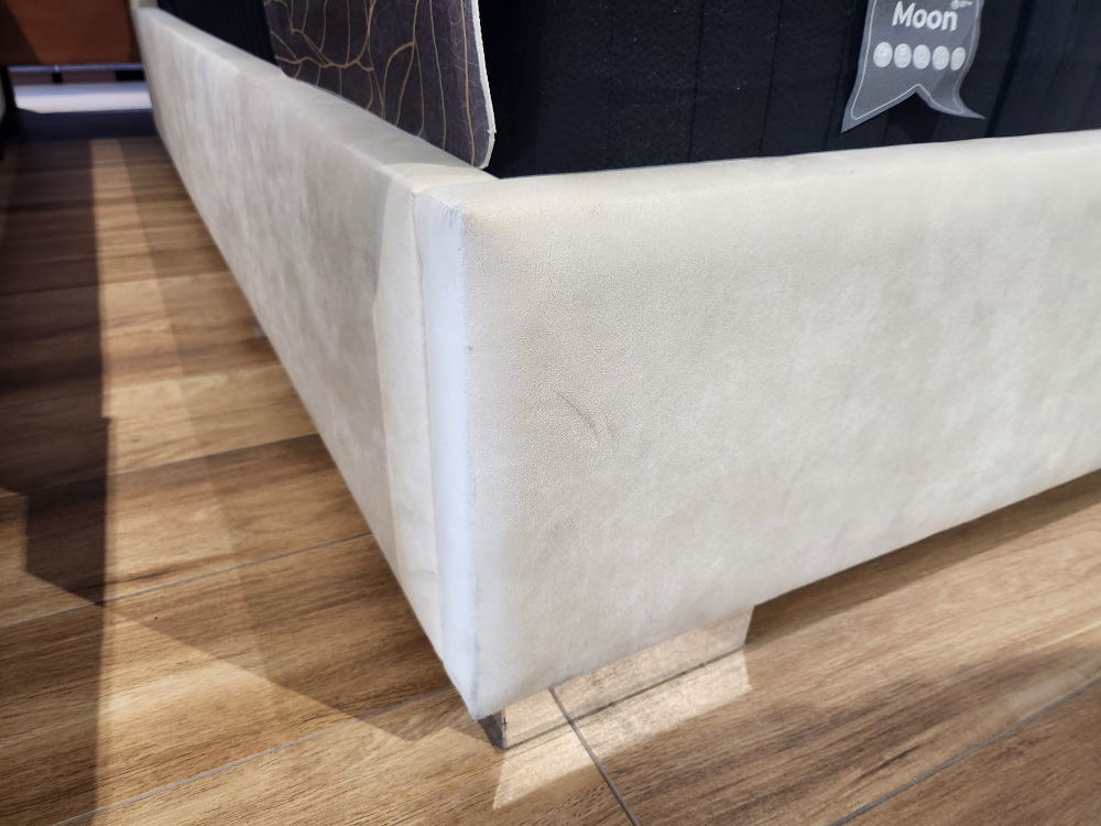 Łóżko tapicerowane w kolorze beżowym160x200 cm z pojemnikiem na pościel