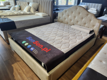 Łóżko tapicerowane w kolorze beżowym160x200 cm z pojemnikiem na pościel