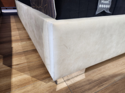 Łóżko tapicerowane w kolorze beżowym160x200 cm z pojemnikiem na pościel